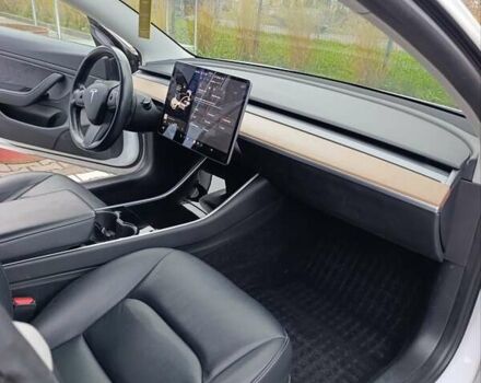 Білий Тесла Модель 3, об'ємом двигуна 0 л та пробігом 112 тис. км за 18500 $, фото 13 на Automoto.ua