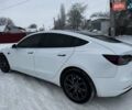 Белый Тесла Модель 3, объемом двигателя 0 л и пробегом 77 тыс. км за 18500 $, фото 5 на Automoto.ua