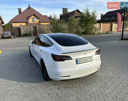 Білий Тесла Модель 3, об'ємом двигуна 0 л та пробігом 77 тис. км за 28999 $, фото 20 на Automoto.ua