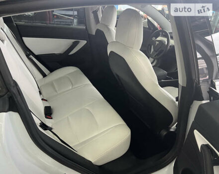 Белый Тесла Модель 3, объемом двигателя 0 л и пробегом 85 тыс. км за 18000 $, фото 18 на Automoto.ua