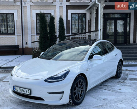 Белый Тесла Модель 3, объемом двигателя 0 л и пробегом 63 тыс. км за 19500 $, фото 2 на Automoto.ua