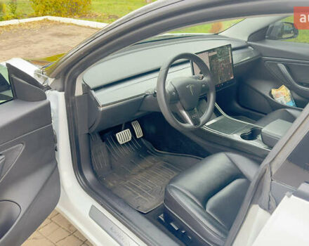 Белый Тесла Модель 3, объемом двигателя 0 л и пробегом 72 тыс. км за 25000 $, фото 10 на Automoto.ua