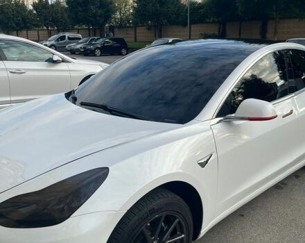 Білий Тесла Модель 3, об'ємом двигуна 0 л та пробігом 59 тис. км за 17500 $, фото 21 на Automoto.ua