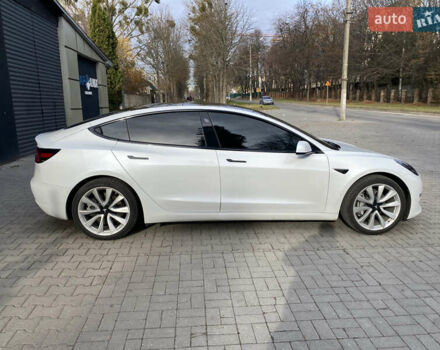 Белый Тесла Модель 3, объемом двигателя 0 л и пробегом 83 тыс. км за 21500 $, фото 7 на Automoto.ua