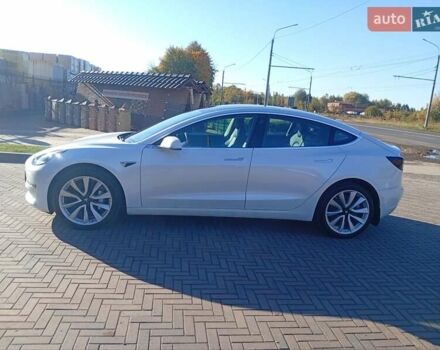 Тесла Модель 3 2020 в Луцке на Automoto.ua Белый Тесла Модель 3, объемом двигателя 0 л и пробегом 70 тыс. км за 17999 $, фото 2 на Automoto.ua