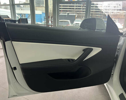 Белый Тесла Модель 3, объемом двигателя 0 л и пробегом 85 тыс. км за 18000 $, фото 16 на Automoto.ua