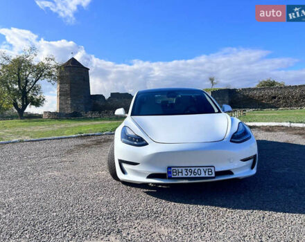 Білий Тесла Модель 3, об'ємом двигуна 0 л та пробігом 74 тис. км за 19000 $, фото 31 на Automoto.ua