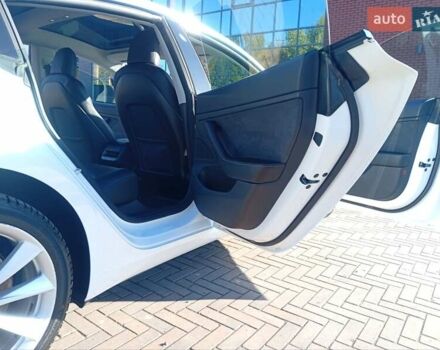 Тесла Модель 3 2020 в Луцке на Automoto.ua Белый Тесла Модель 3, объемом двигателя 0 л и пробегом 70 тыс. км за 17999 $, фото 17 на Automoto.ua