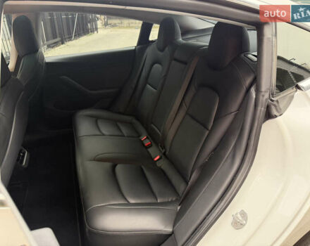 Білий Тесла Модель 3, об'ємом двигуна 0 л та пробігом 111 тис. км за 19900 $, фото 9 на Automoto.ua