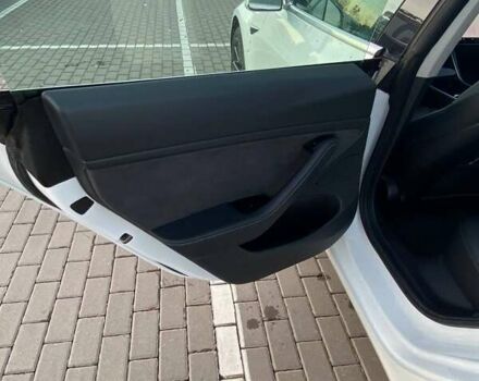 Белый Тесла Модель 3, объемом двигателя 0 л и пробегом 101 тыс. км за 19400 $, фото 10 на Automoto.ua