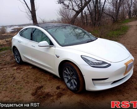 Белый Тесла Модель 3, объемом двигателя 75 л и пробегом 77 тыс. км за 16000 $, фото 2 на Automoto.ua