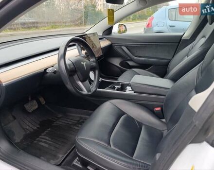 Білий Тесла Модель 3, об'ємом двигуна 0 л та пробігом 112 тис. км за 18500 $, фото 12 на Automoto.ua