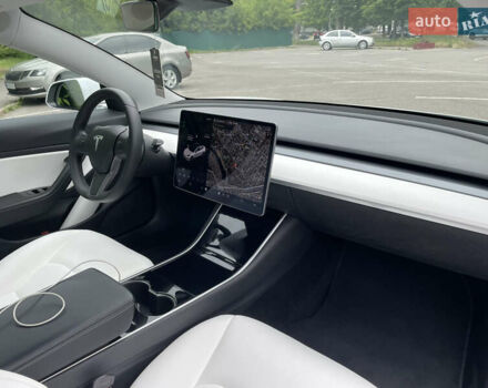 Белый Тесла Модель 3, объемом двигателя 0 л и пробегом 148 тыс. км за 17300 $, фото 9 на Automoto.ua