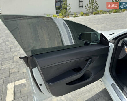 Білий Тесла Модель 3, об'ємом двигуна 0 л та пробігом 107 тис. км за 14900 $, фото 18 на Automoto.ua