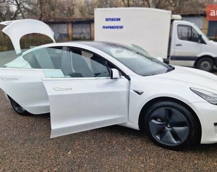 Білий Тесла Модель 3, об'ємом двигуна 0 л та пробігом 142 тис. км за 16900 $, фото 4 на Automoto.ua