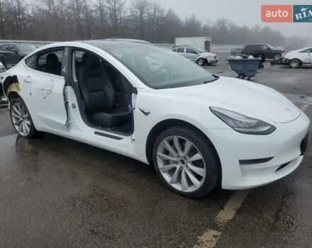 Білий Тесла Модель 3, об'ємом двигуна 0 л та пробігом 70 тис. км за 2700 $, фото 3 на Automoto.ua