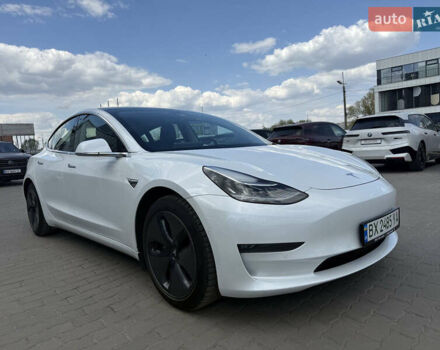 Белый Тесла Модель 3, объемом двигателя 0 л и пробегом 57 тыс. км за 23900 $, фото 4 на Automoto.ua