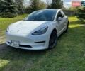 Белый Тесла Модель 3, объемом двигателя 0 л и пробегом 70 тыс. км за 16499 $, фото 2 на Automoto.ua