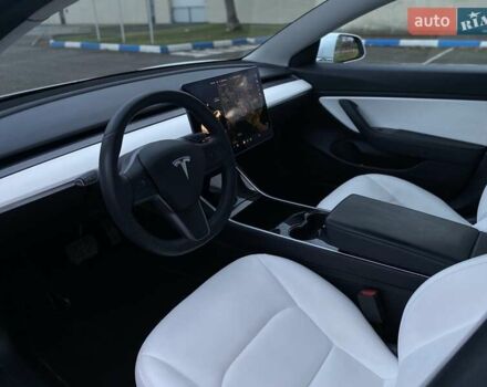 Тесла Модель 3 2020 у Стрые на Automoto.ua Білий Тесла Модель 3, об'ємом двигуна 0 л та пробігом 101 тис. км за 15990 $, фото 16 на Automoto.ua