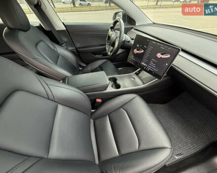 Білий Тесла Модель 3, об'ємом двигуна 0 л та пробігом 73 тис. км за 23850 $, фото 16 на Automoto.ua