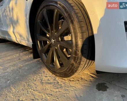 Білий Тесла Модель 3, об'ємом двигуна 0 л та пробігом 92 тис. км за 21300 $, фото 5 на Automoto.ua