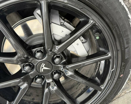 Белый Тесла Модель 3, объемом двигателя 0 л и пробегом 83 тыс. км за 20200 $, фото 10 на Automoto.ua