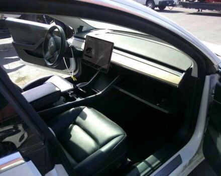 Белый Тесла Модель 3, объемом двигателя 0 л и пробегом 80 тыс. км за 12000 $, фото 7 на Automoto.ua