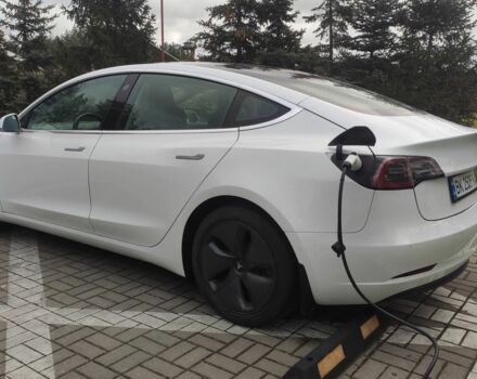 Белый Тесла Модель 3, объемом двигателя 0 л и пробегом 51 тыс. км за 16000 $, фото 1 на Automoto.ua