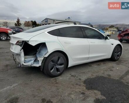 Білий Тесла Модель 3, об'ємом двигуна 0 л та пробігом 107 тис. км за 3000 $, фото 2 на Automoto.ua