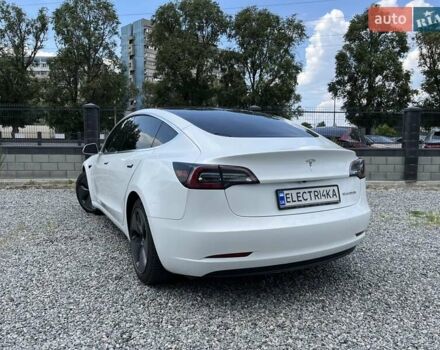 Білий Тесла Модель 3, об'ємом двигуна 0 л та пробігом 57 тис. км за 18650 $, фото 4 на Automoto.ua