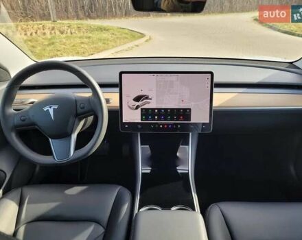Білий Тесла Модель 3, об'ємом двигуна 0 л та пробігом 47 тис. км за 26200 $, фото 11 на Automoto.ua