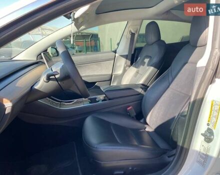 Білий Тесла Модель 3, об'ємом двигуна 0 л та пробігом 75 тис. км за 15000 $, фото 15 на Automoto.ua