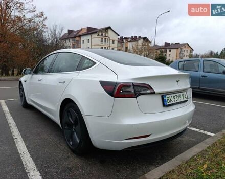 Білий Тесла Модель 3, об'ємом двигуна 0 л та пробігом 112 тис. км за 18500 $, фото 1 на Automoto.ua