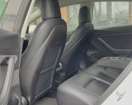 Білий Тесла Модель 3, об'ємом двигуна 0 л та пробігом 87 тис. км за 16999 $, фото 17 на Automoto.ua