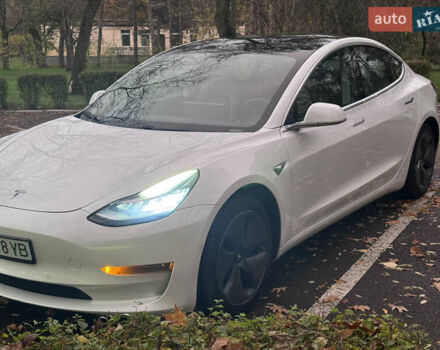 Белый Тесла Модель 3, объемом двигателя 0 л и пробегом 142 тыс. км за 19900 $, фото 4 на Automoto.ua