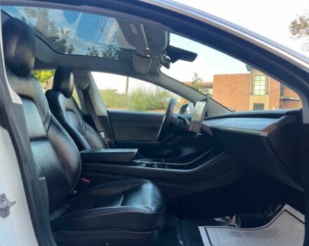 Білий Тесла Модель 3, об'ємом двигуна 0 л та пробігом 45 тис. км за 11300 $, фото 5 на Automoto.ua