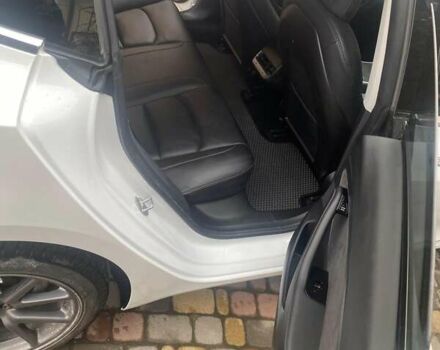 Белый Тесла Модель 3, объемом двигателя 0 л и пробегом 60 тыс. км за 16999 $, фото 5 на Automoto.ua