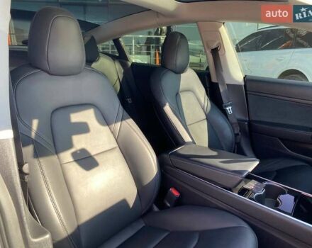 Білий Тесла Модель 3, об'ємом двигуна 0 л та пробігом 75 тис. км за 15000 $, фото 22 на Automoto.ua