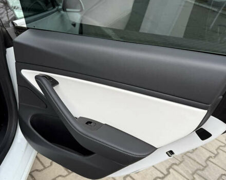 Білий Тесла Модель 3, об'ємом двигуна 0 л та пробігом 107 тис. км за 13800 $, фото 15 на Automoto.ua