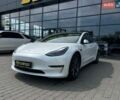 Білий Тесла Модель 3, об'ємом двигуна 0 л та пробігом 103 тис. км за 20300 $, фото 2 на Automoto.ua