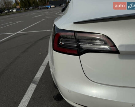 Білий Тесла Модель 3, об'ємом двигуна 0 л та пробігом 73 тис. км за 23850 $, фото 18 на Automoto.ua