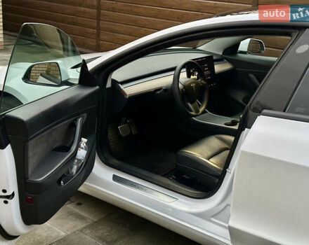 Белый Тесла Модель 3, объемом двигателя 0 л и пробегом 145 тыс. км за 20000 $, фото 5 на Automoto.ua