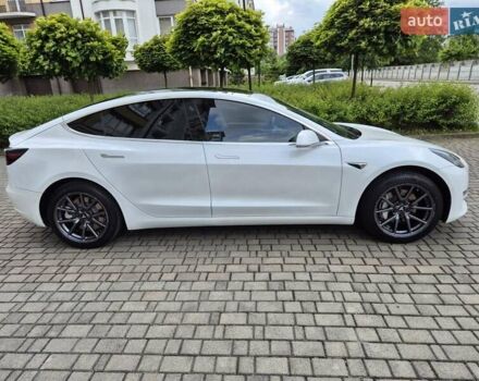 Белый Тесла Модель 3, объемом двигателя 0 л и пробегом 79 тыс. км за 15550 $, фото 36 на Automoto.ua