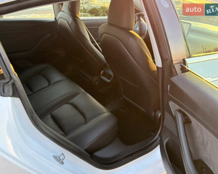 Белый Тесла Модель 3, объемом двигателя 0 л и пробегом 190 тыс. км за 17900 $, фото 21 на Automoto.ua