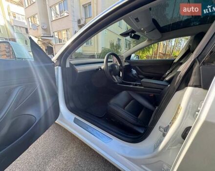 Тесла Модель 3 2020 в Киеве на Automoto.ua Белый Тесла Модель 3, объемом двигателя 0 л и пробегом 79 тыс. км за 15500 $, фото 6 на Automoto.ua