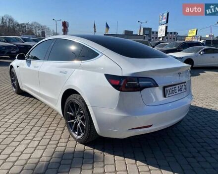 Белый Тесла Модель 3, объемом двигателя 0 л и пробегом 75 тыс. км за 15900 $, фото 4 на Automoto.ua