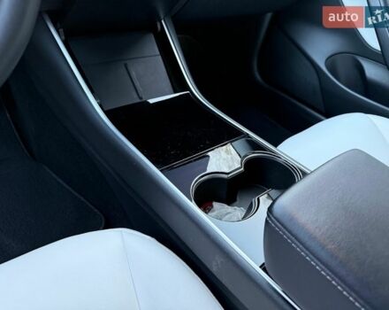 Белый Тесла Модель 3, объемом двигателя 0 л и пробегом 105 тыс. км за 21300 $, фото 18 на Automoto.ua