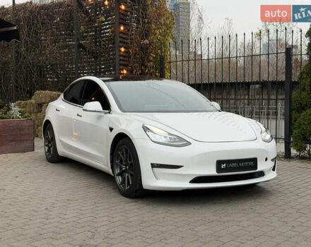 Білий Тесла Модель 3, об'ємом двигуна 0 л та пробігом 111 тис. км за 19900 $, фото 2 на Automoto.ua