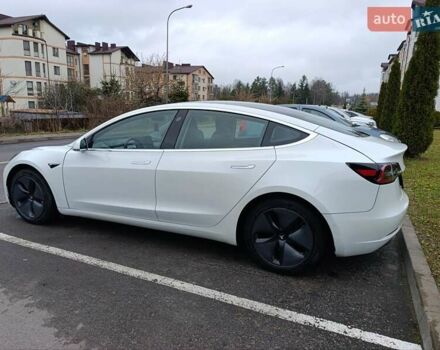 Білий Тесла Модель 3, об'ємом двигуна 0 л та пробігом 112 тис. км за 18500 $, фото 4 на Automoto.ua