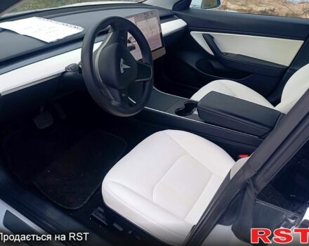 Білий Тесла Модель 3, об'ємом двигуна 0.2 л та пробігом 77 тис. км за 18000 $, фото 9 на Automoto.ua